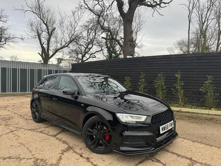 AUDI A3 1.5 TFSI CoD 35 S line 