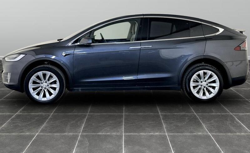 TESLA MODEL X