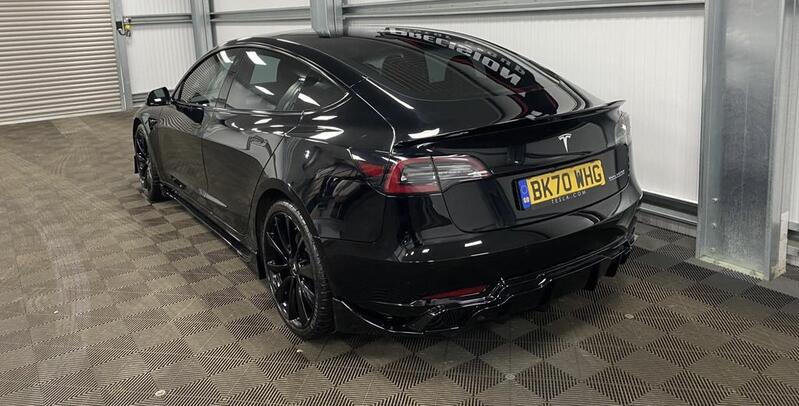 TESLA MODEL 3