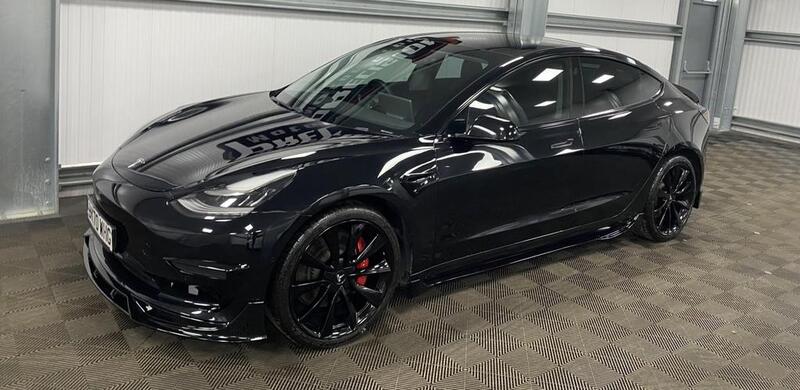 TESLA MODEL 3