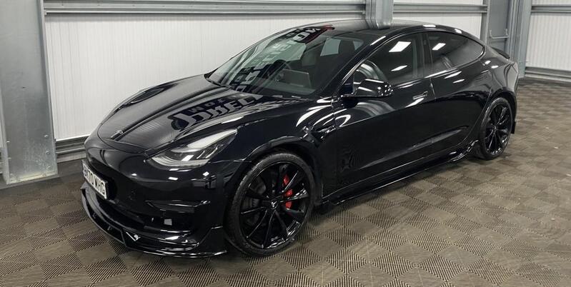 TESLA MODEL 3