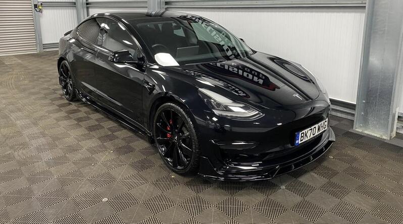 TESLA MODEL 3