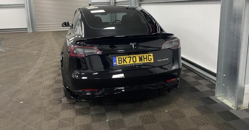 TESLA MODEL 3