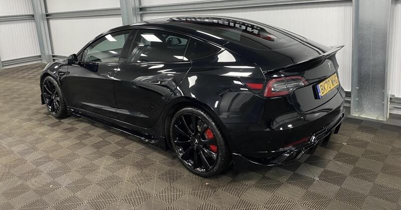 TESLA MODEL 3